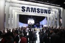 Samsung svela i suoi smartphone con display flessibile e il primo TV OLED curvo